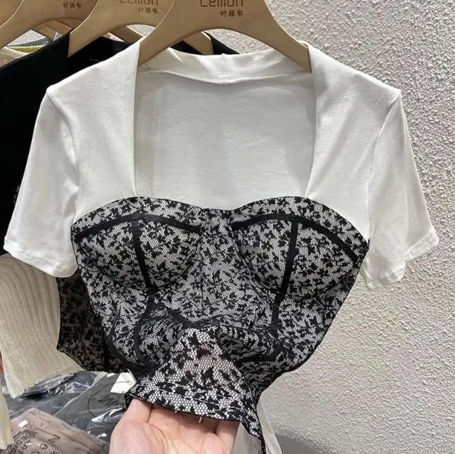 Haut en coton avec corsage en dentelle