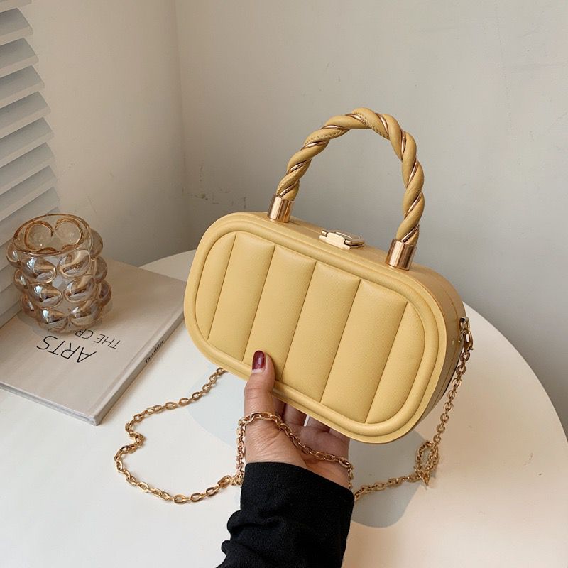 Solid HandBag With a Golden Chain